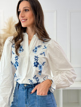 Blusa Branca com Bordado Azul