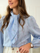 Camisa Azul com Laço e Padrão Floral