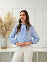 Camisa Azul com Laço e Padrão Floral