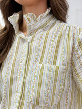 Camisa Floral Verde com Gola Franzida