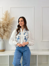 Blusa Branca com Bordado Azul