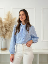 Camisa Azul com Laço e Padrão Floral